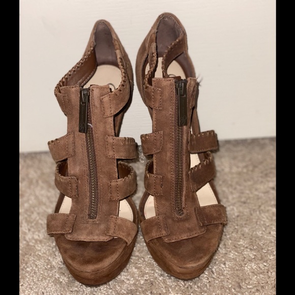 Heels - Picture 2 of 4